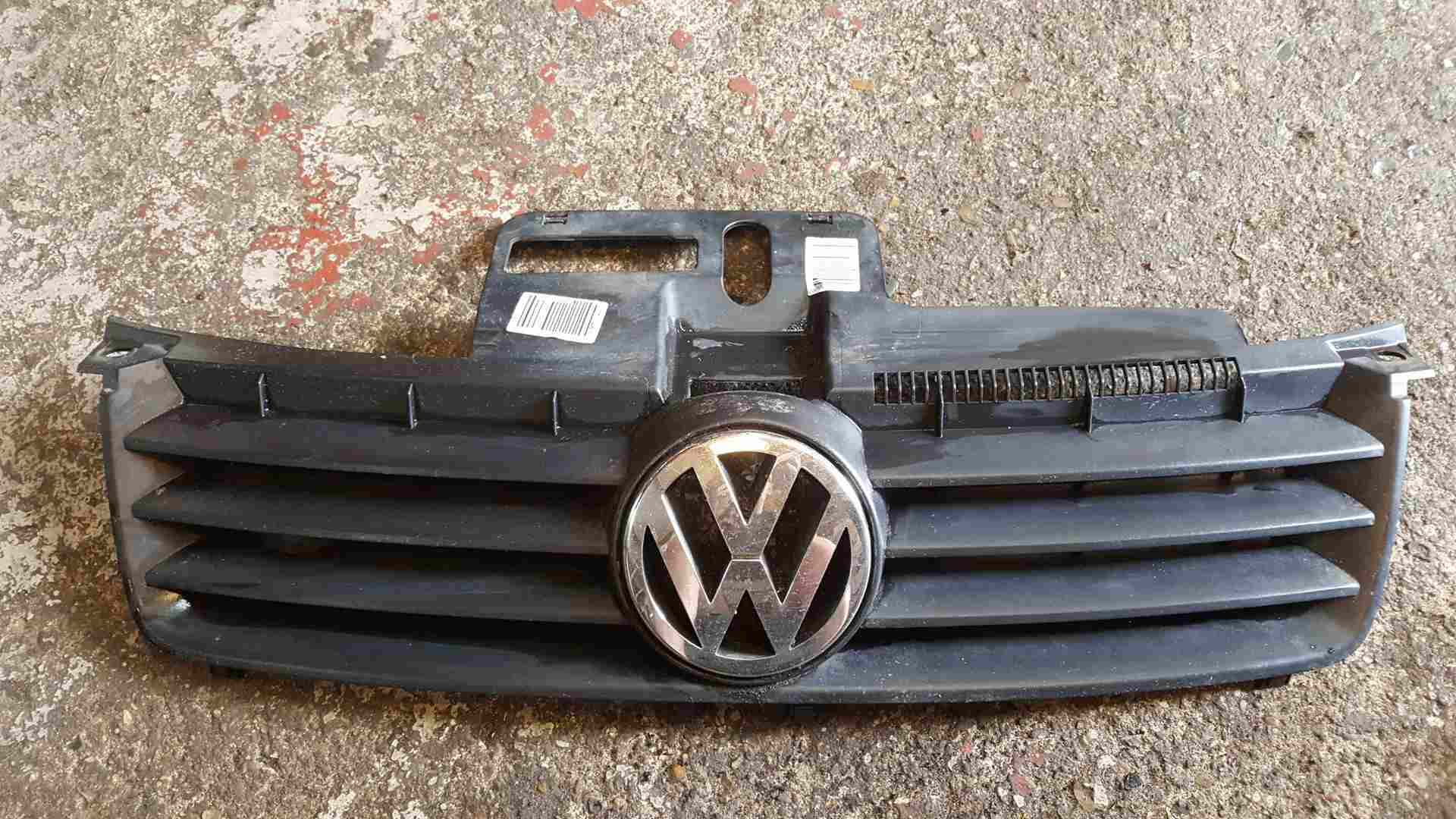 Volkswagen Polo 2003-2006 9N Front Grille Grill  Badge 6Q0853651c