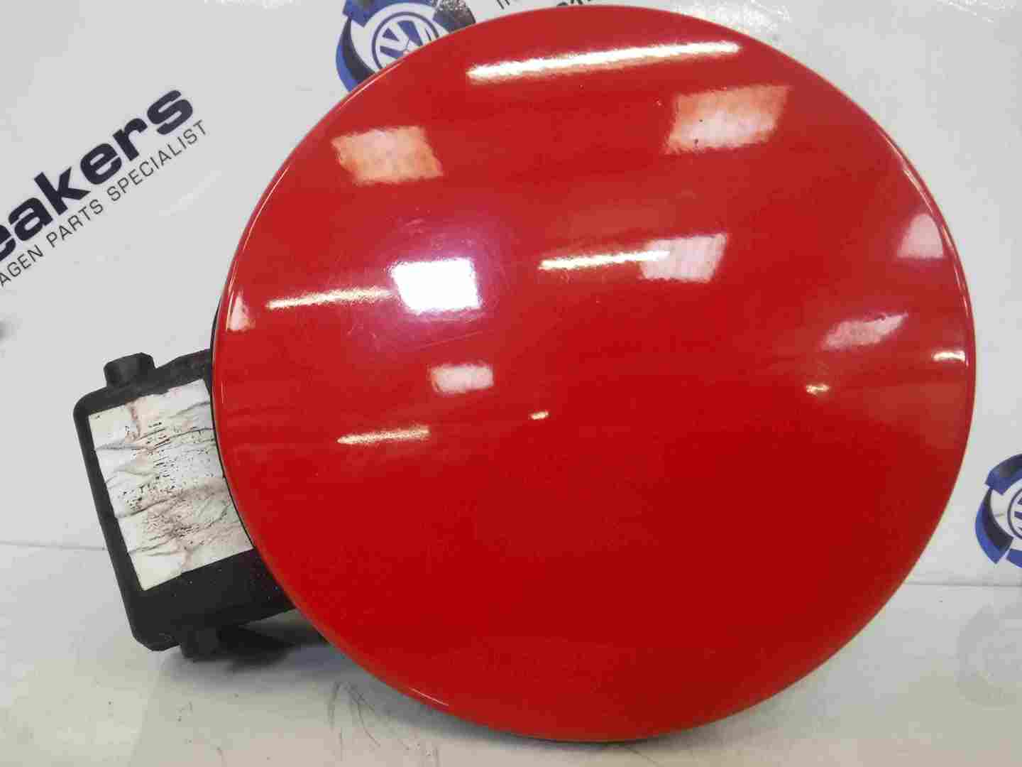 Volkswagen Polo 2003-2006 9N Fuel Flap Cover + Backing Red LP3G 6Q0010300F