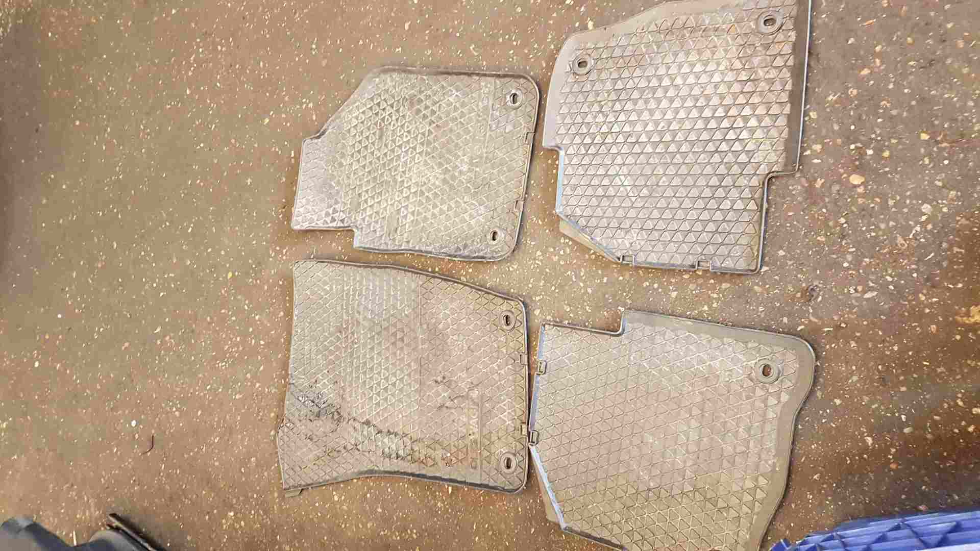 Volkswagen Polo 2006-2008 9N3 Floor Mats Rubber SET