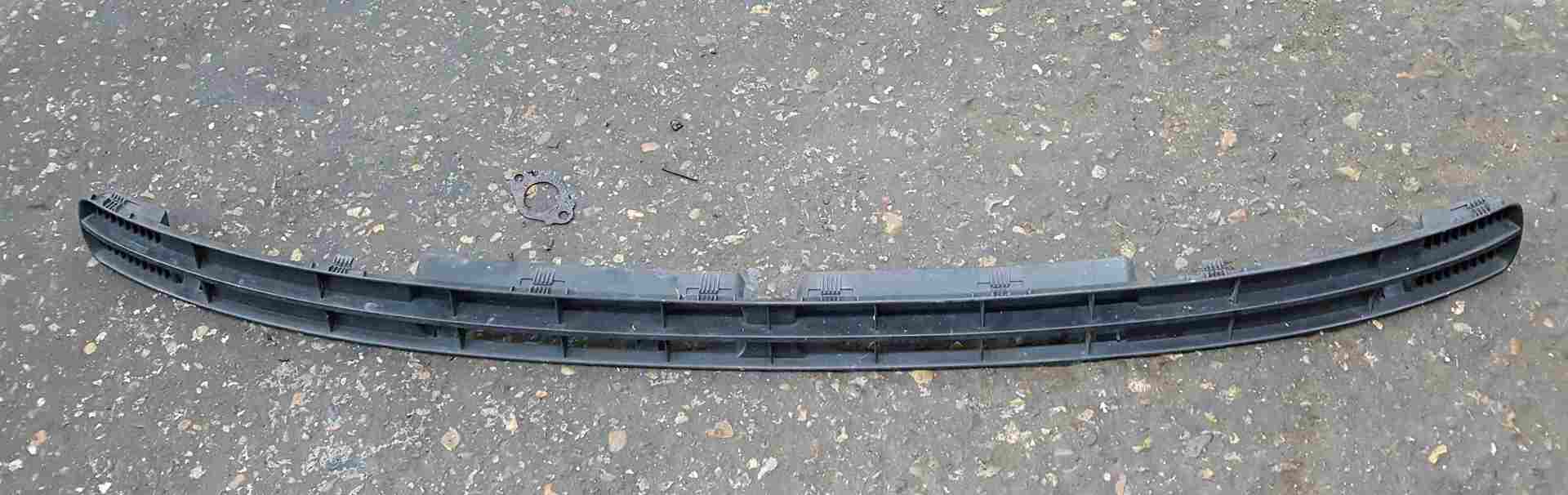 Volkswagen Polo 6N 1995-1999 Front Bumper Grill Insert Bottom 6N0853677
