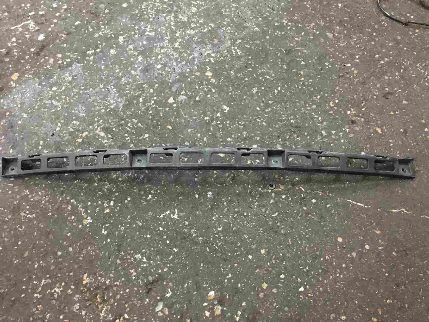 Volkswagen Polo 6R 2009-2014 Centre Bumper Bracket Plastic 6R6807863A