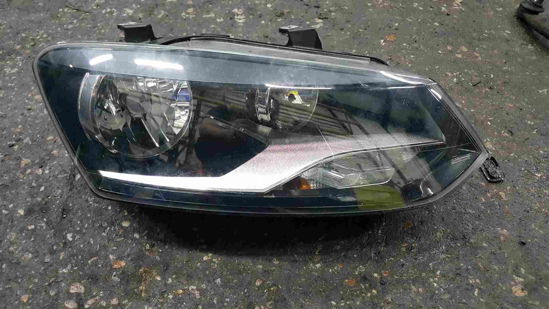 Volkswagen Polo 6R 2009-2014 Drivers OSF Front Headlight 6R2941008f Broken Tabs