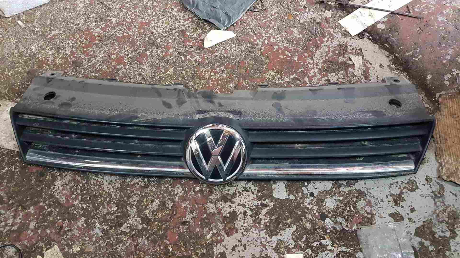 Volkswagen Polo 6R 2009-2014 Front Bumper Grill TOP With Emblem