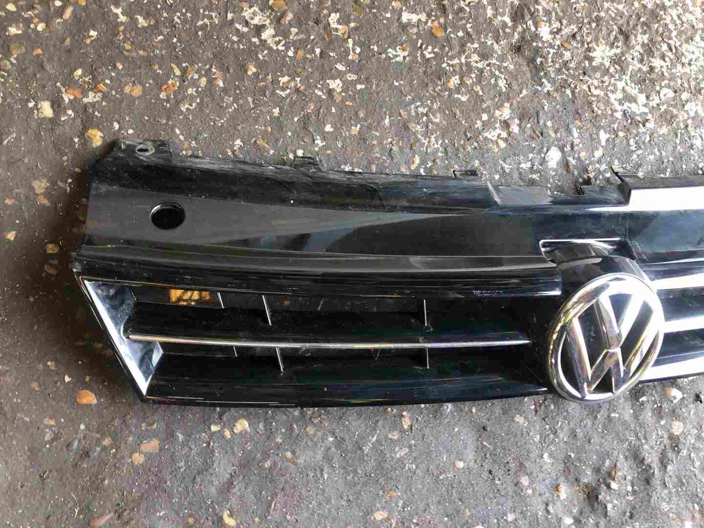 Volkswagen Polo 6R 20092014 Front Bumper Grill TOP With Emblem Gloss