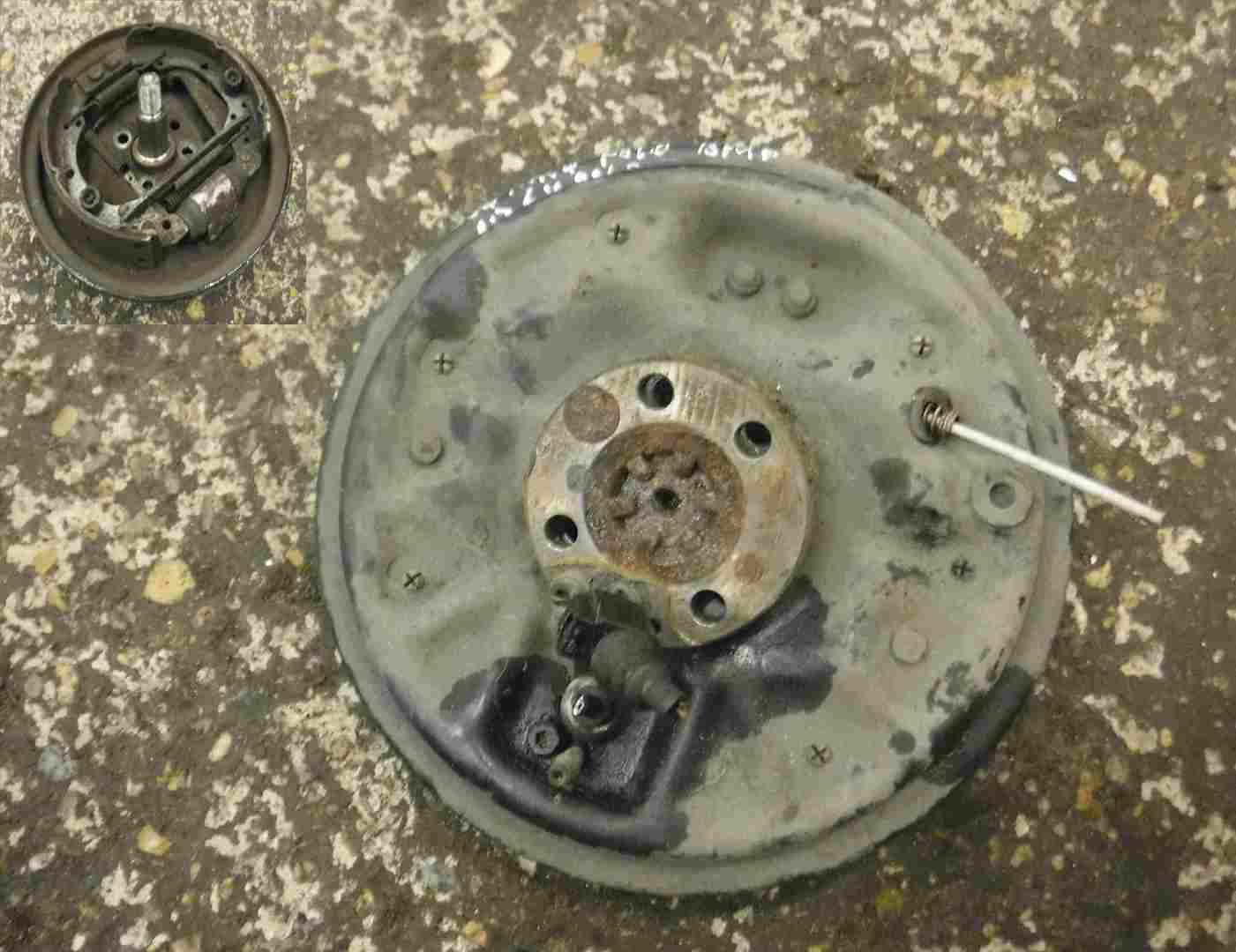 Volkswagen Polo 9N 2003-2006 1.2 6v Drivers OSR Rear Hub Stub Axle Plate Brakes