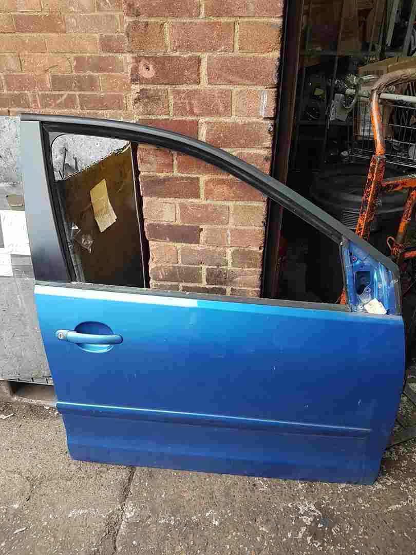 Volkswagen Polo 9N 2003-2006 Drivers OSF Front Door Blue La5m 5Dr