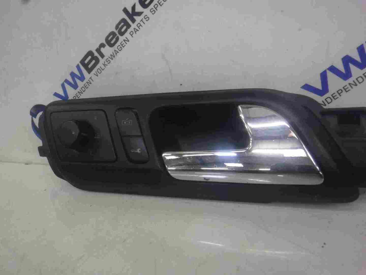 Volkswagen Polo 9N 2003-2006 Drivers OSF Front Interior Door Handle Adjuster 3dr