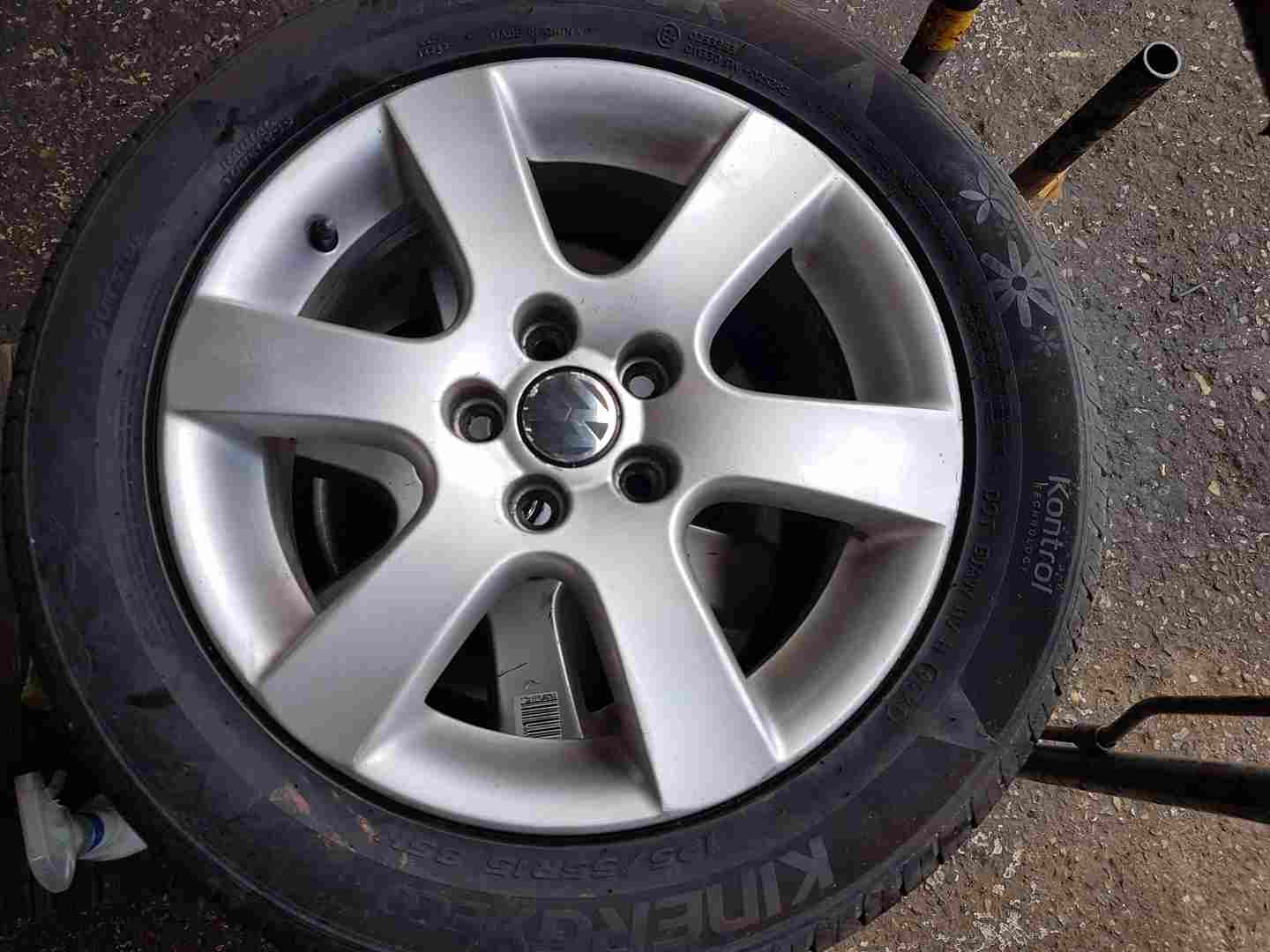 Volkswagen Polo 9N3 2006-2008 Borbet Alloy Wheel 15inch + 195 55 15 6mm 4/5