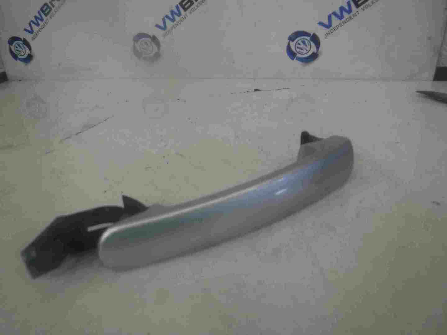 Volkswagen Polo 9N3 2006-2008 Drivers OSF Front Exterior Door Handle Silver LA7W