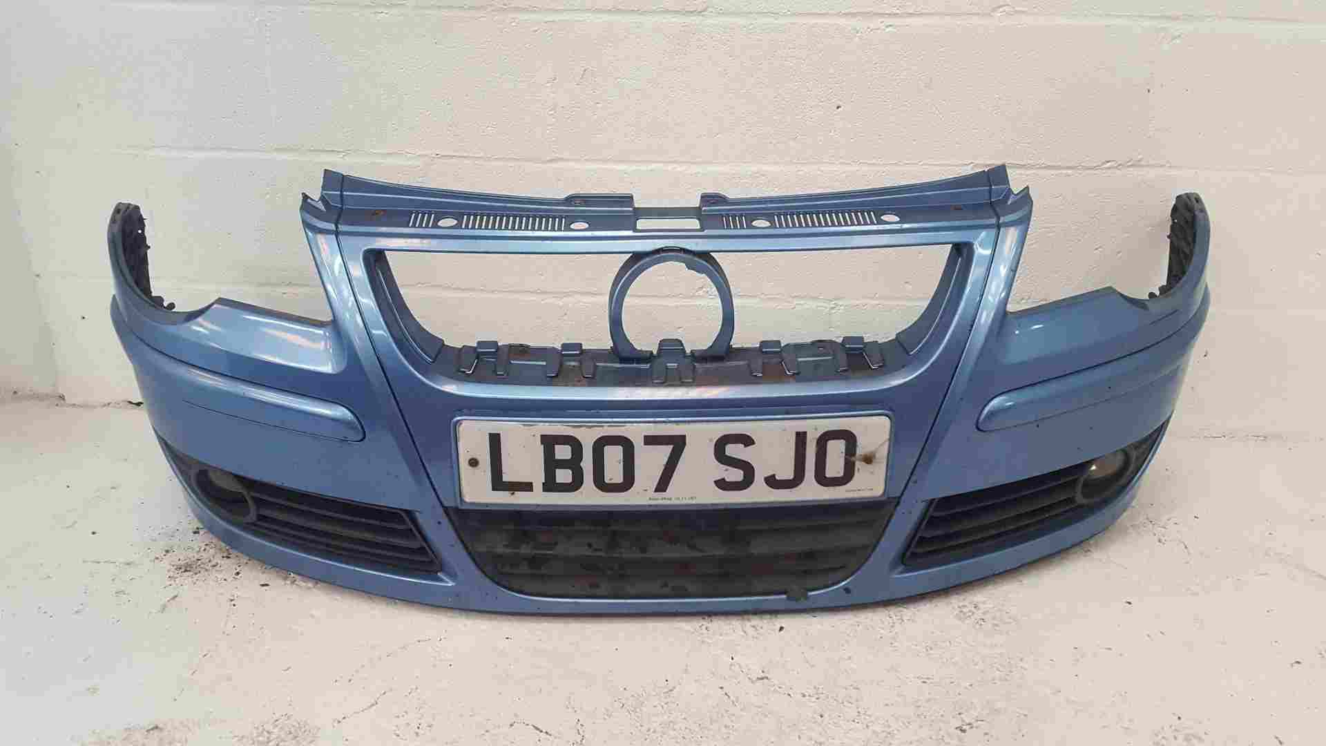 Volkswagen Polo 9N3 2006-2008 Front Bumper Blue La5r + Fogs