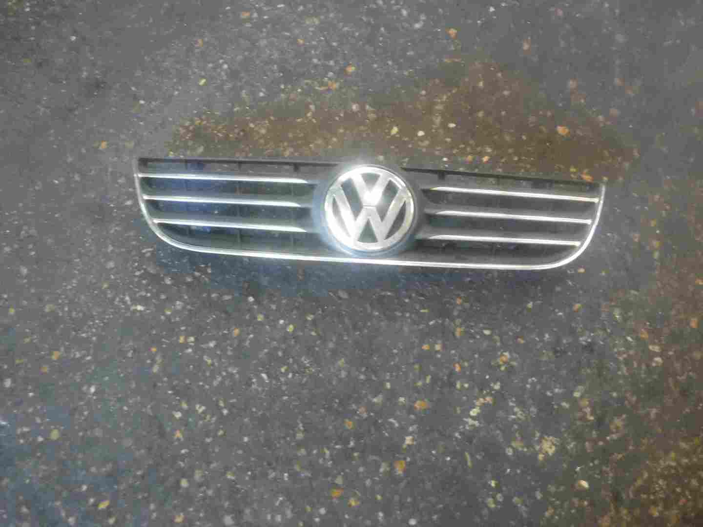 Volkswagen Polo 9N3 2006-2008 Front Bumper Grill Insert Badge 6Q0853651F