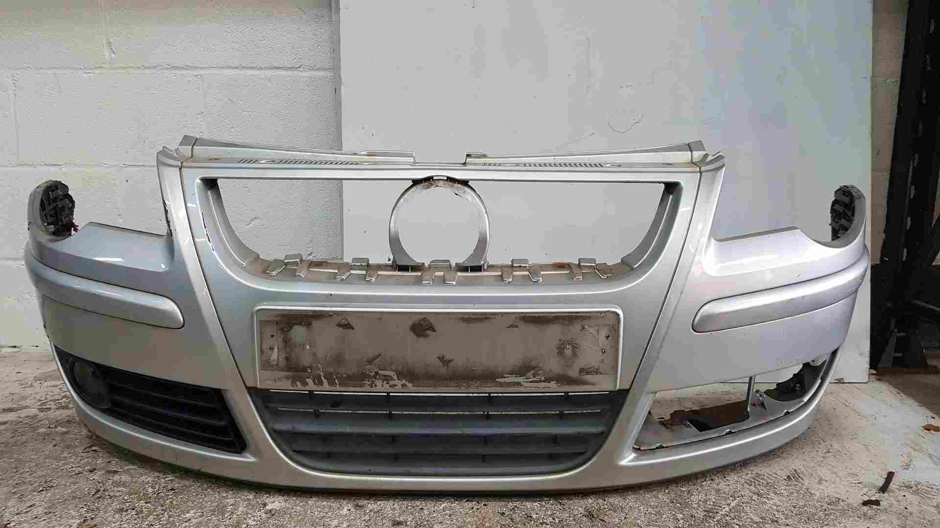 Volkswagen Polo 9N3 2006-2008 Front Bumper Silver La7w Missing Grill