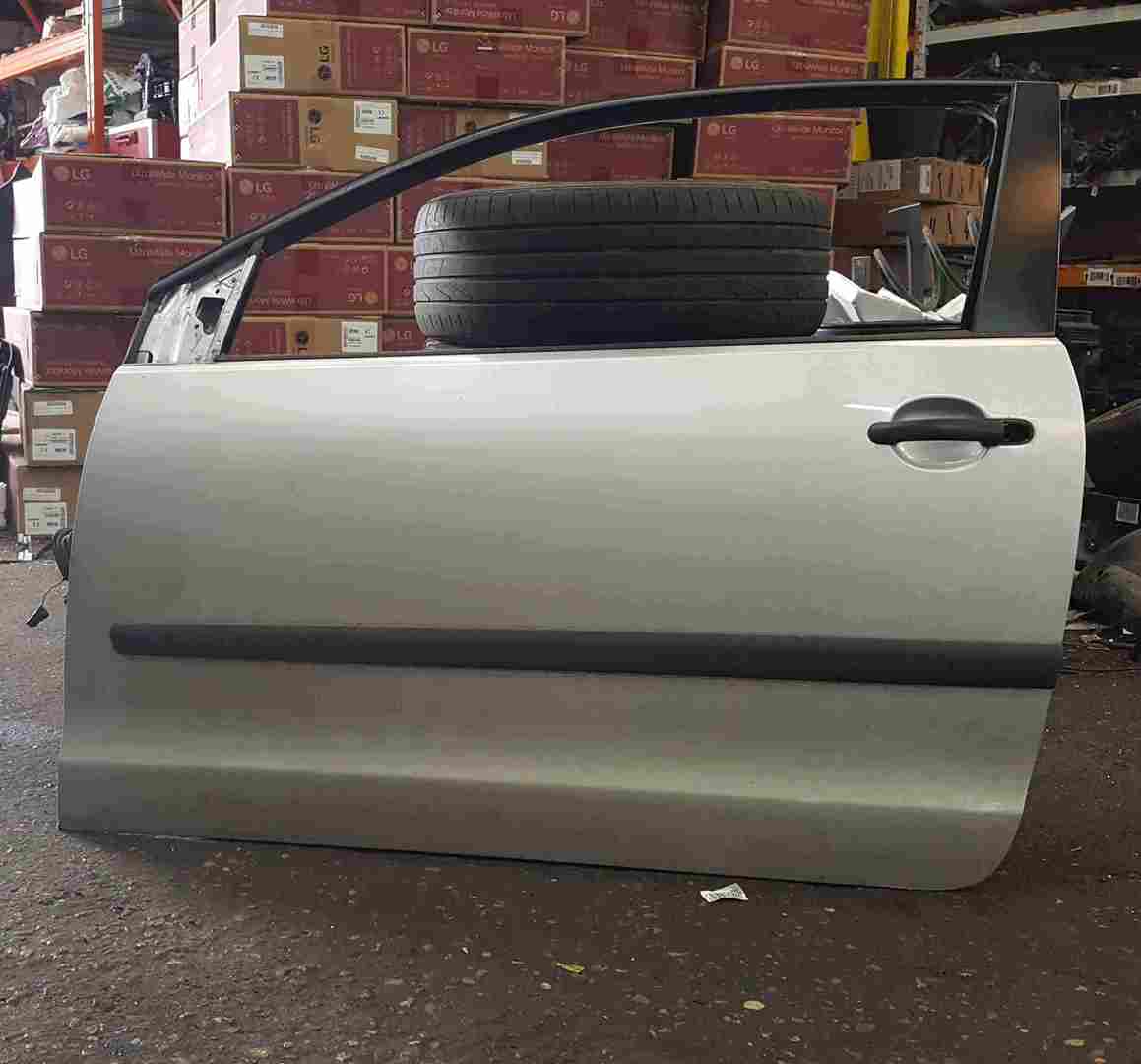 Volkswagen Polo 9N3 2006-2008 Passenger NSF Front Door Silver LA7W 3dr