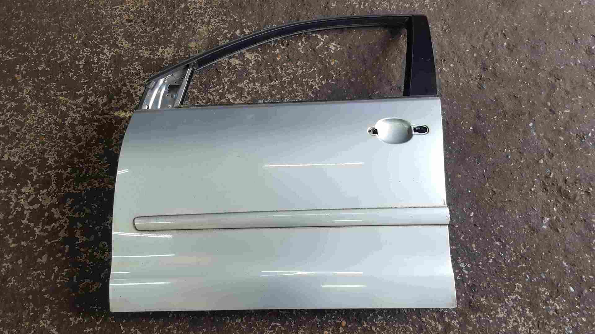 Volkswagen Polo 9n3 2006-2008 Passenger NSF Front Door Silver LA7W 5dr