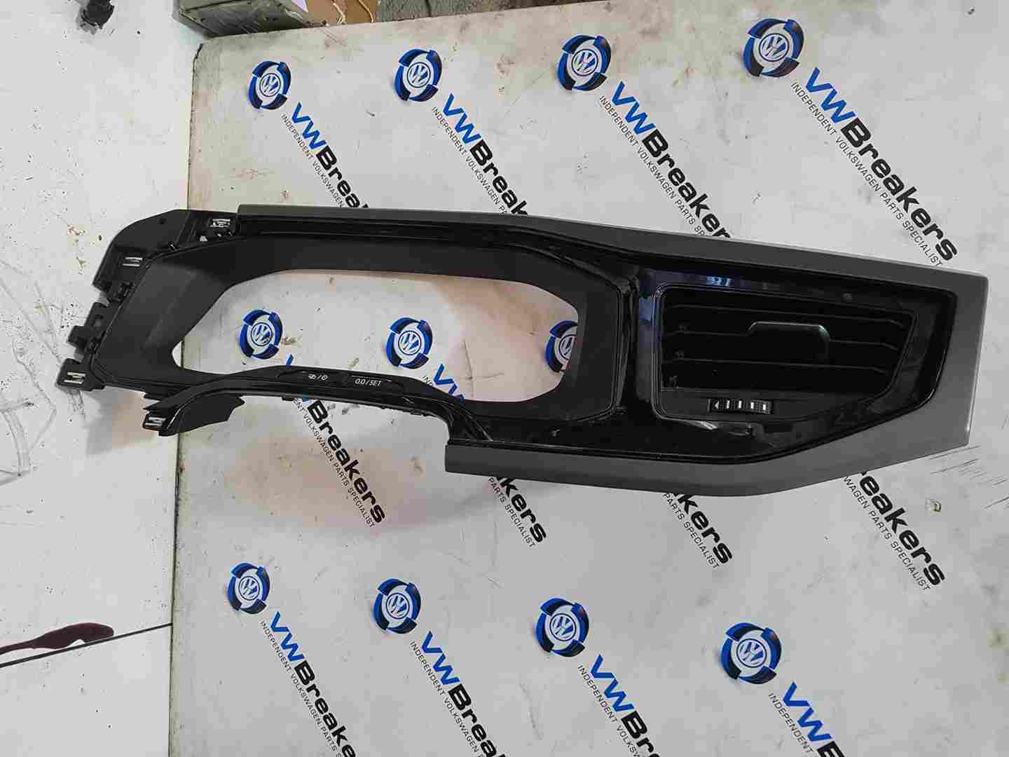 Volkswagen Polo MK6 2017-2023 Drivers OSF Front Heater Vent