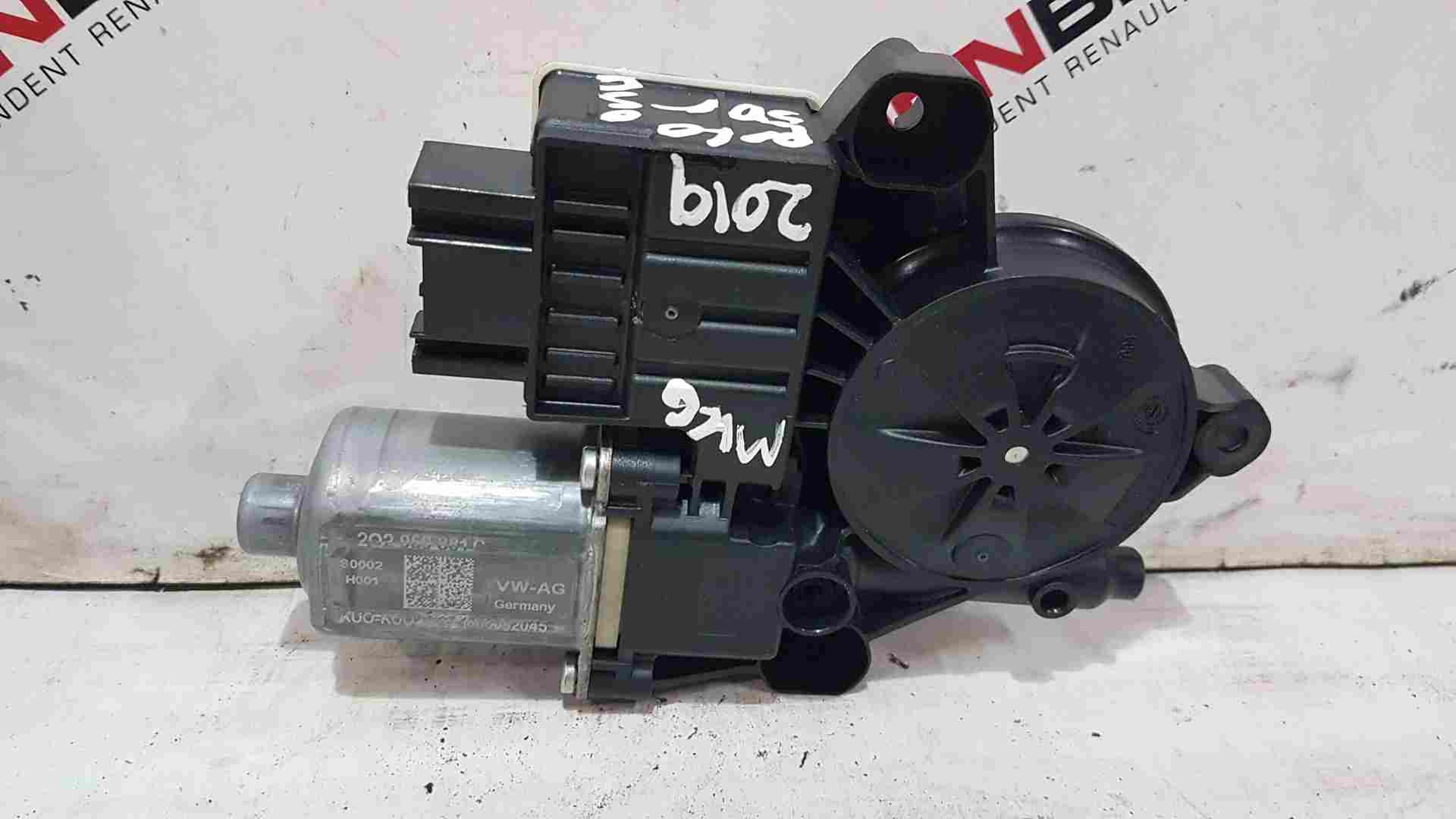 Used Subaru Forester SG (2003-2008) Front Right Driver Side Window Motor - Genuine OEM 61188SA001 / 61188SA000