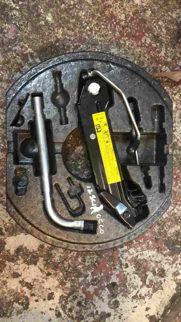 Volkswagen Scirocco 2008-2016 Jack SET Wheel Remover  1K0012115f
