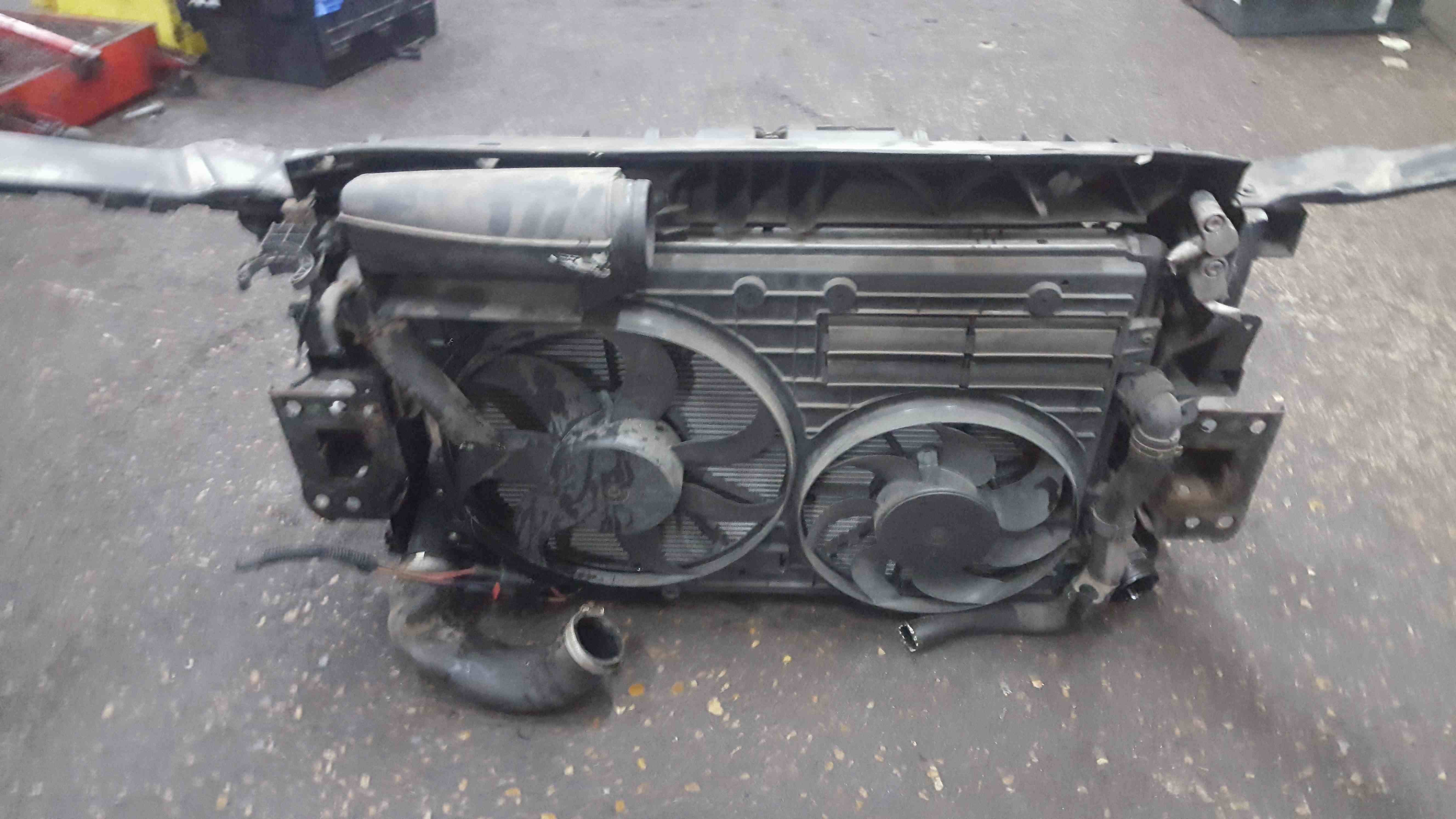 Volkswagen Tiguan 2007-2011 2.0 TDI Radiator Cooling FAN Rad Pack 5N0010607a 