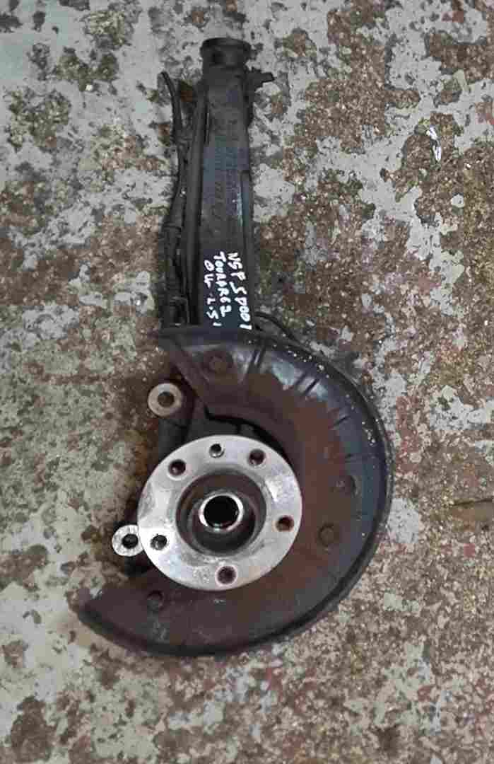 Volkswagen Touareg 2002-2007 2.5 TDi Passenger NSF Front Wheel Hub