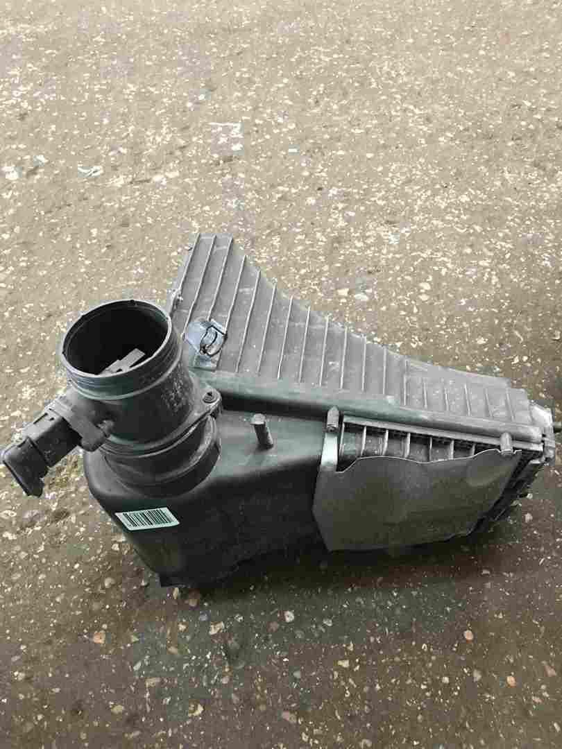 Volkswagen Touareg 2002-2007 3.2 V6 Airbox Filter Housing Complete 0280218073