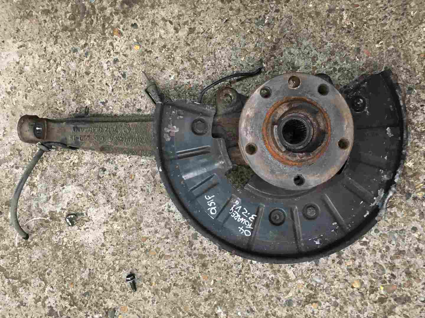Volkswagen Touareg 2002-2007 3.2 V6 Drivers OSF Front Wheel Hub Complete