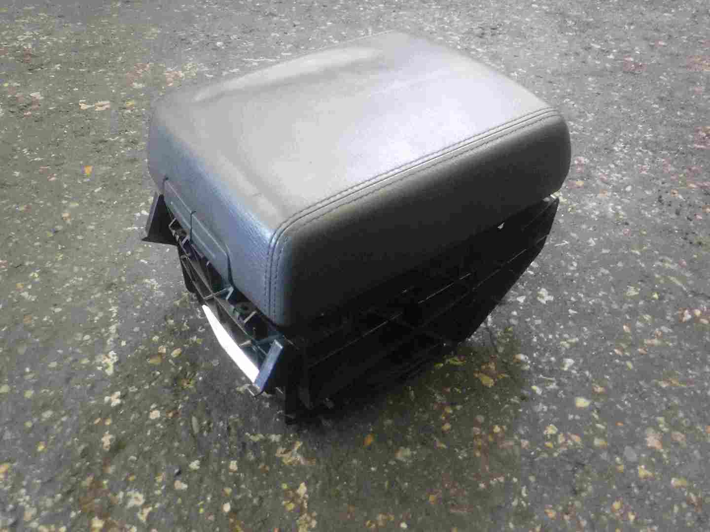Volkswagen Touareg 2002-2007 Centre Arm Rest Console Storage 7L6864437B