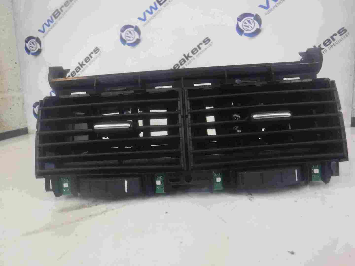 Volkswagen Touareg 2002-2007 Centre Dashboard Air Vents 7L6819727