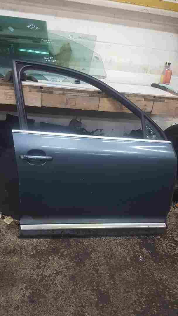 Volkswagen Touareg 2002-2007 Driver OSF Front Door Grey Ld7u