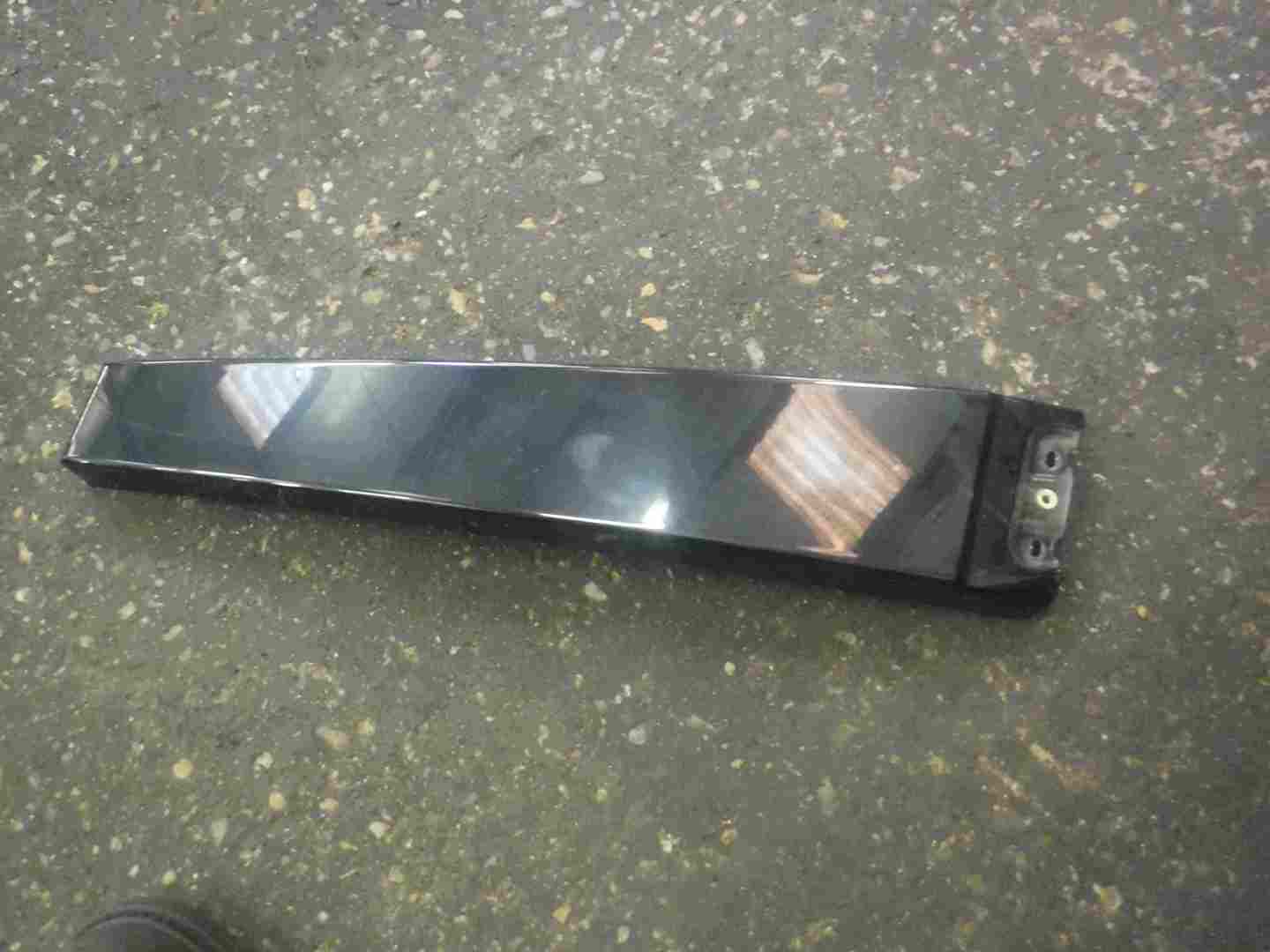 Volkswagen Touareg 2002-2007 Drivers OSF B Pillar 7L6853318D