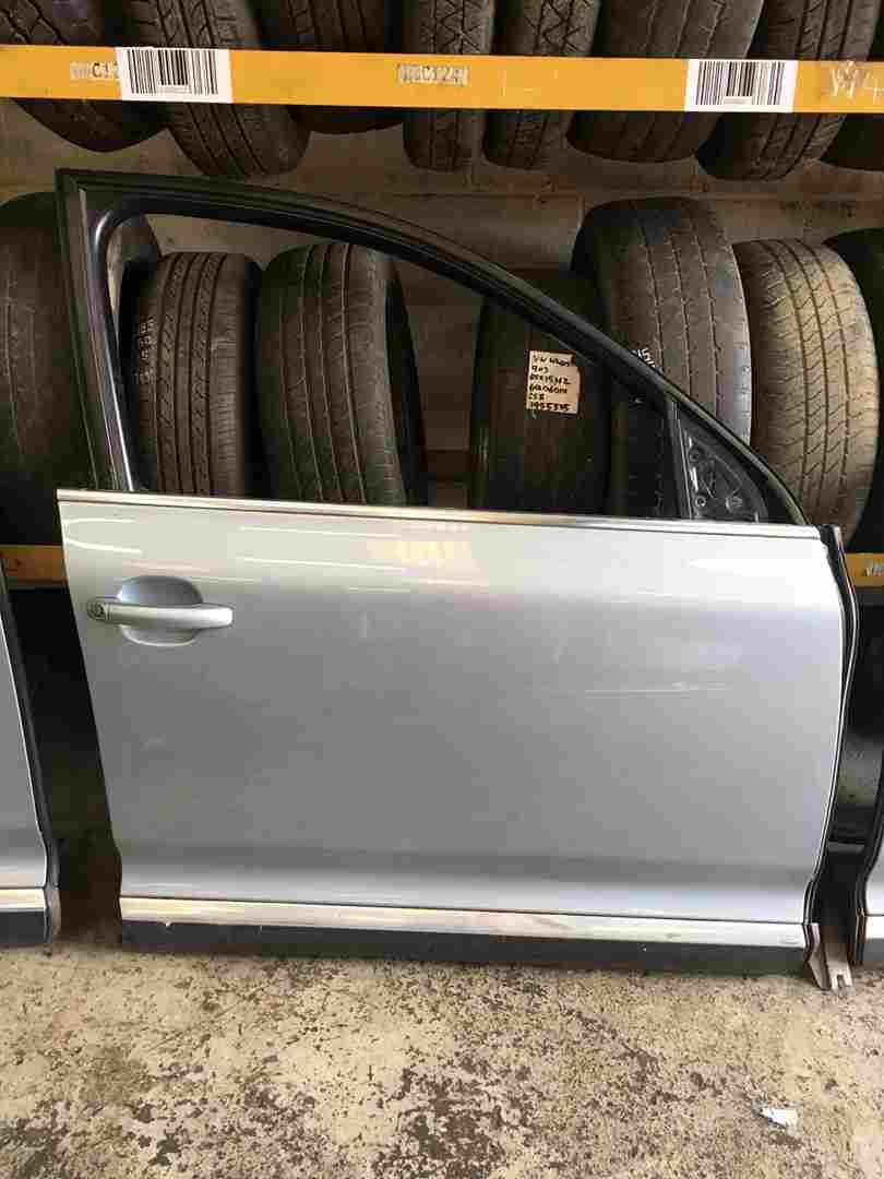 Volkswagen Touareg 2002-2007 Drivers OSF Front Door Silver LB5S