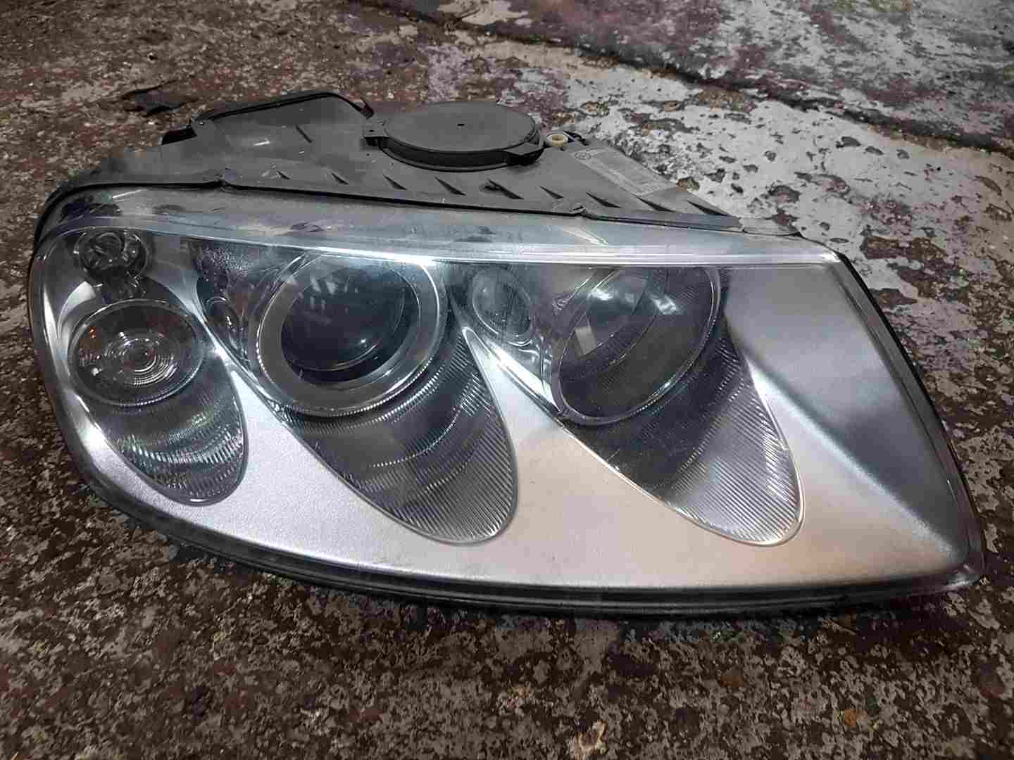 Volkswagen Touareg 2002-2007 Drivers OSF Headlight 7L6941016CG