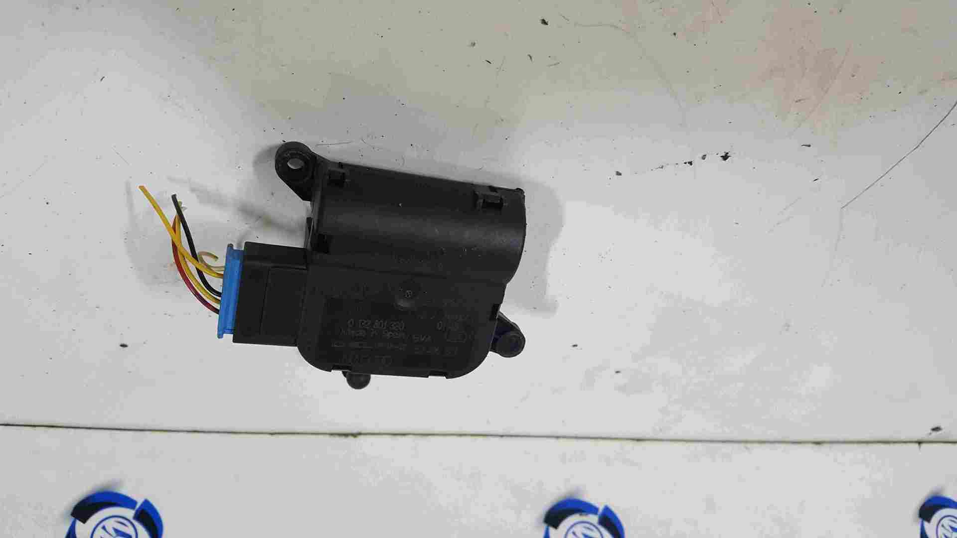 Volkswagen Touareg 2002-2007 Heater Actuator Solenoid 0132801320