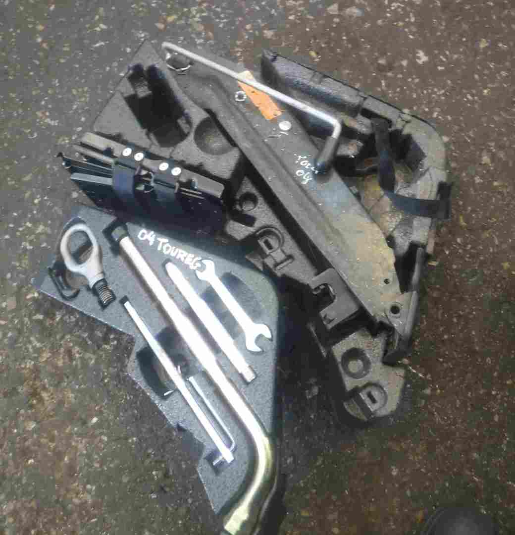 Volkswagen Touareg 20022007 Spare Wheel Jack Set Kit Store Used
