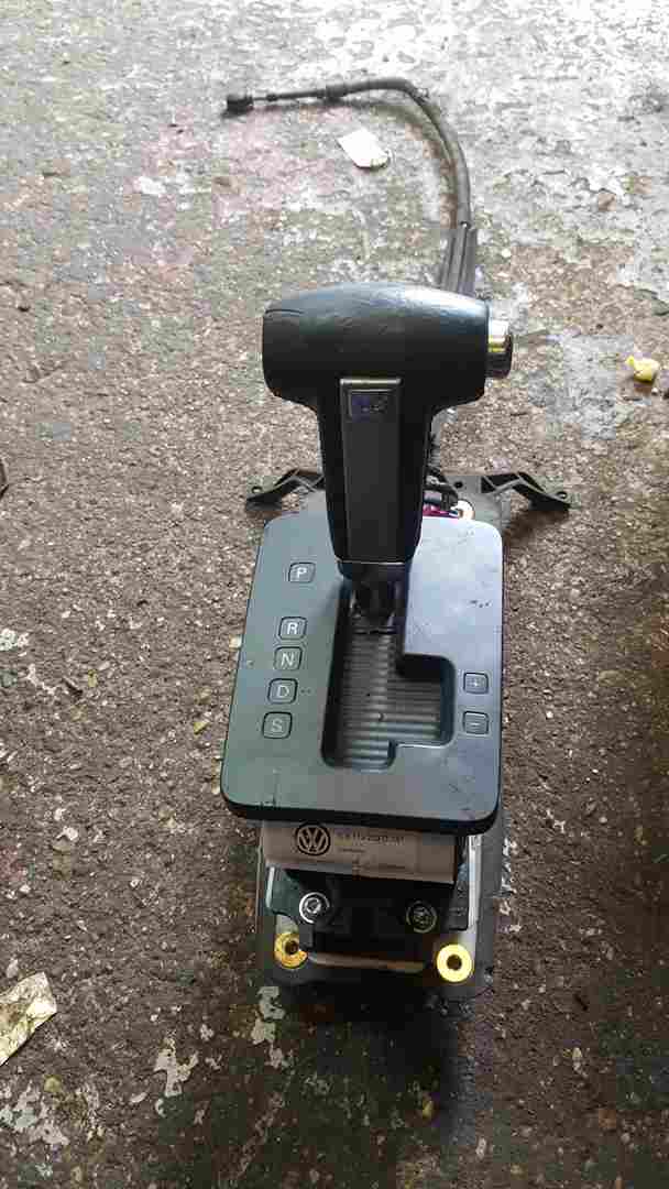 Volkswagen Touareg 2002-2007 V6 Automatic Gear Stick Shift Selector + Linkage