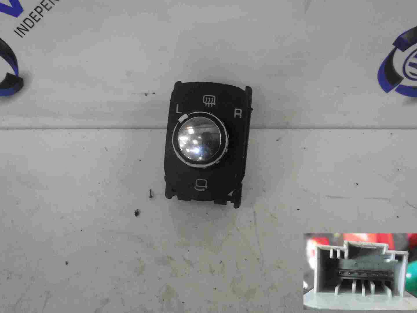 Volkswagen Touareg 2002-2007 Wing Mirror Adjuster Folding Switch 7L6959565E