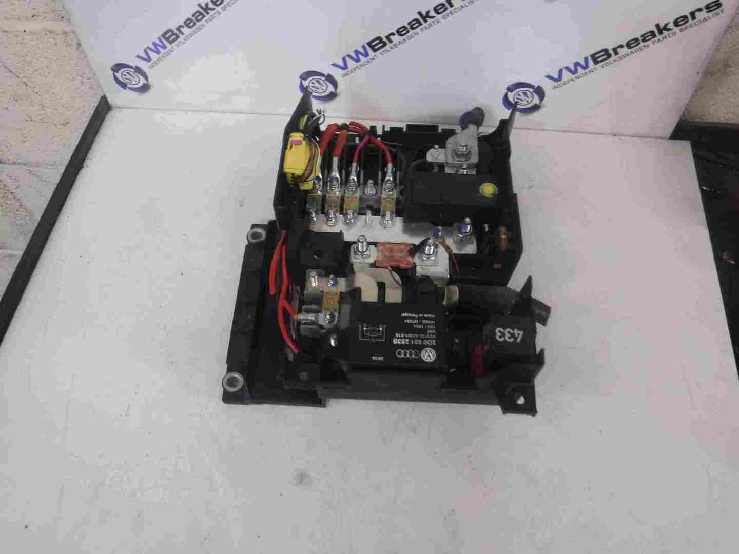 Volkswagen Touareg 2002-2010 Battery Charge Relay Fuse Box Terminal 2D0951253B