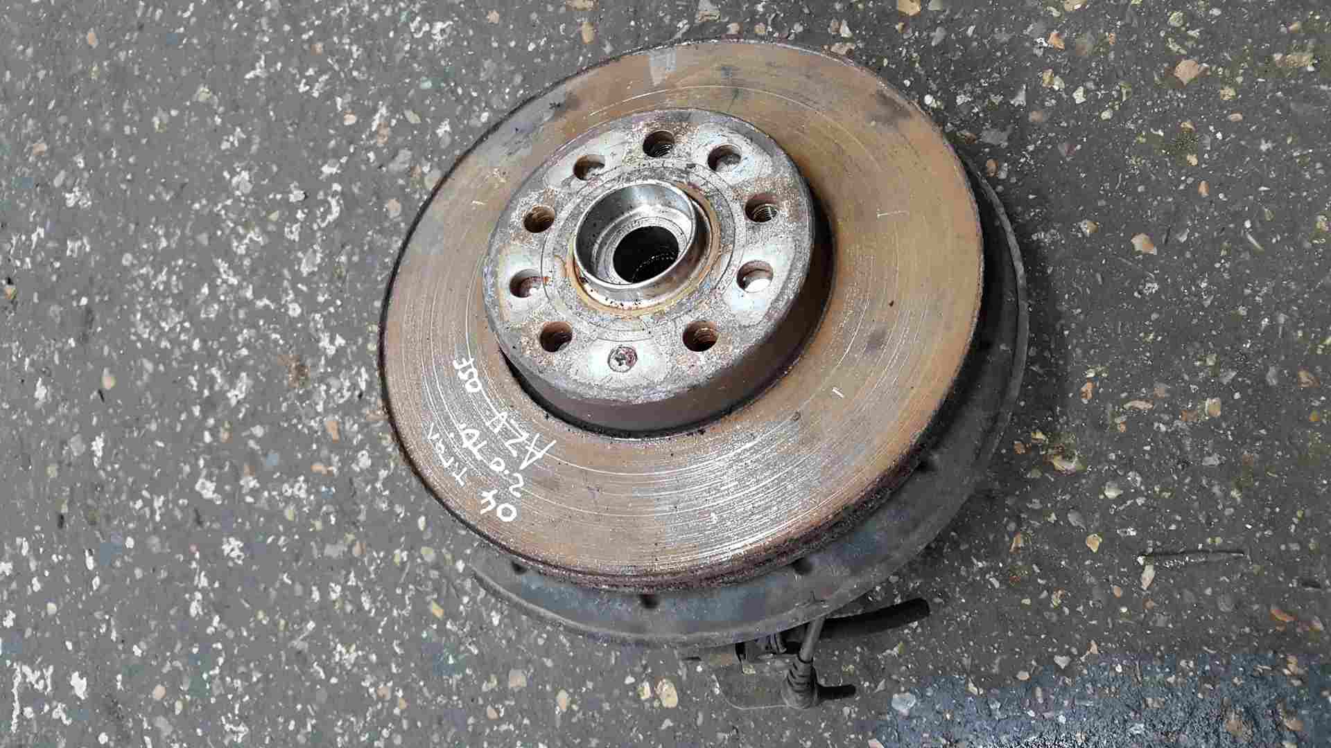 Volkswagen Touran 2003-2006 2.0 TDi Drivers OSF Front Wheel Hub