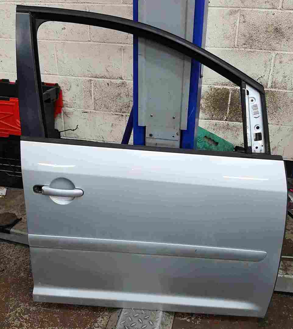 Volkswagen Touran 2003-2006 Drivers OSF Front Door Silver LA7W