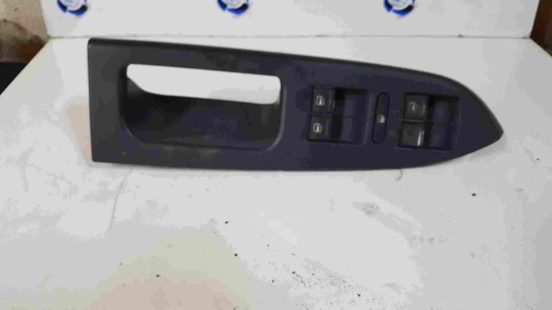 Volkswagen Touran 2003-2006 Front Drivers Window Switches Panel