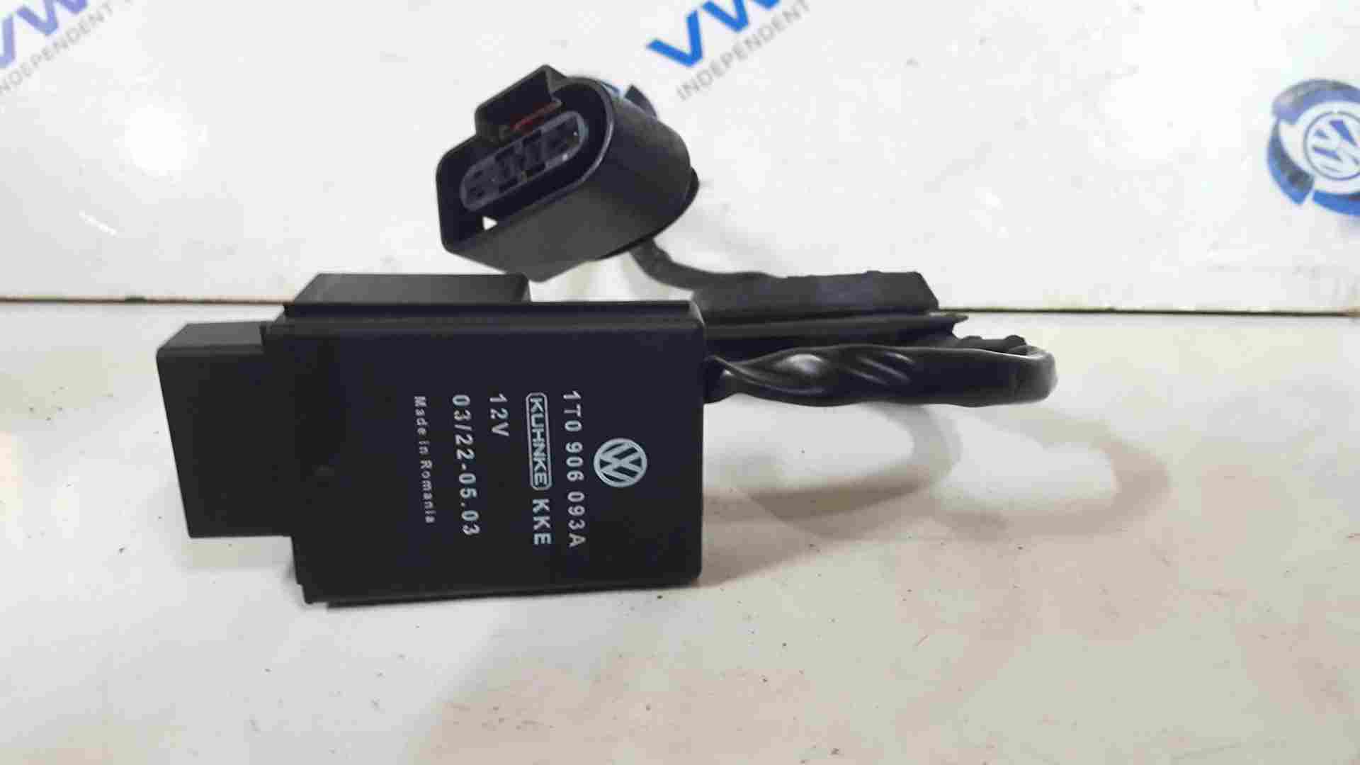 Volkswagen Touran 2003-2006 Fuel Pump Relay Control Unit 1T0906093a