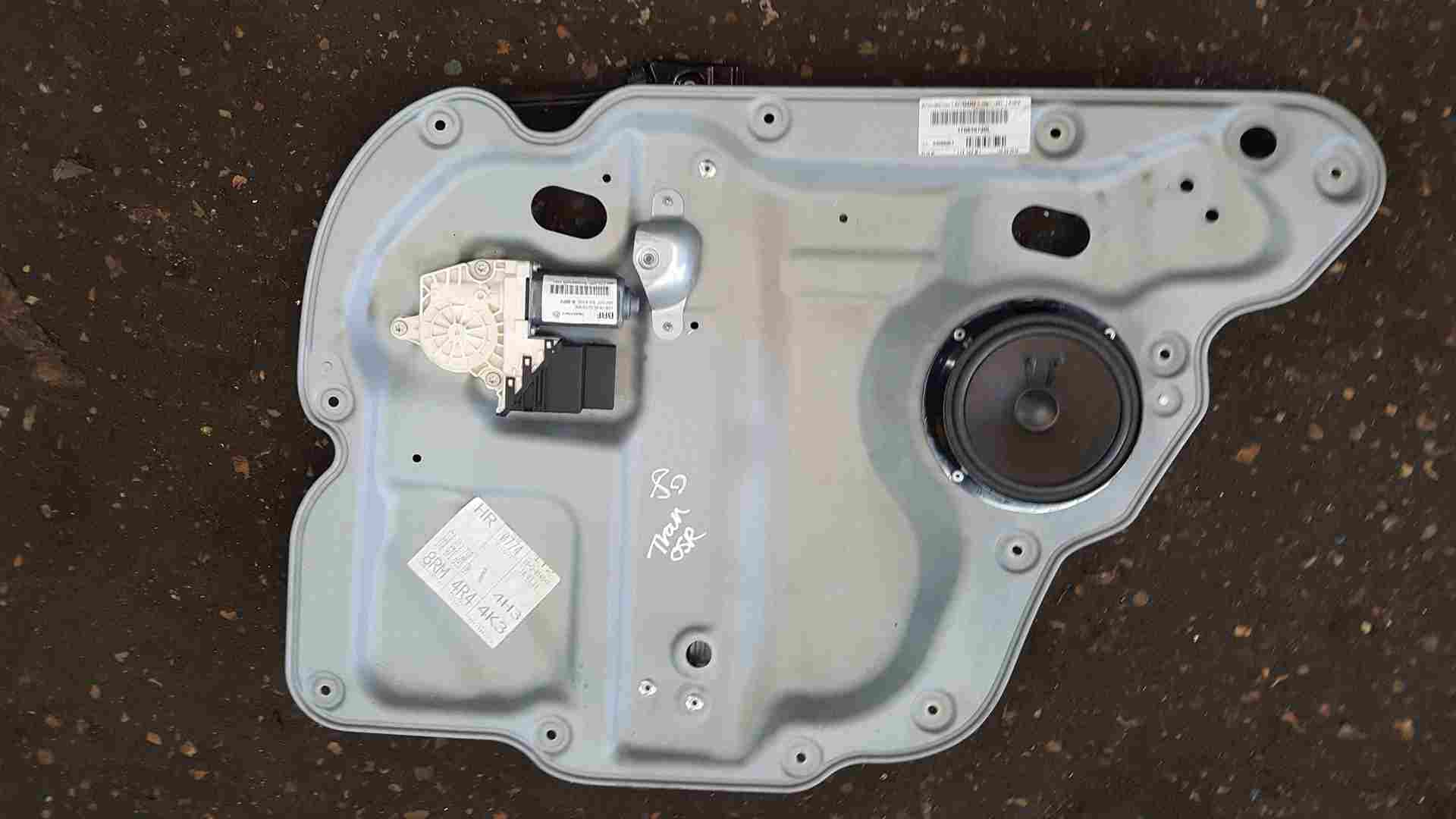 Volkswagen Touran 2006-2010 Drivers OSR Rear Window Regulator + Motor + Speaker