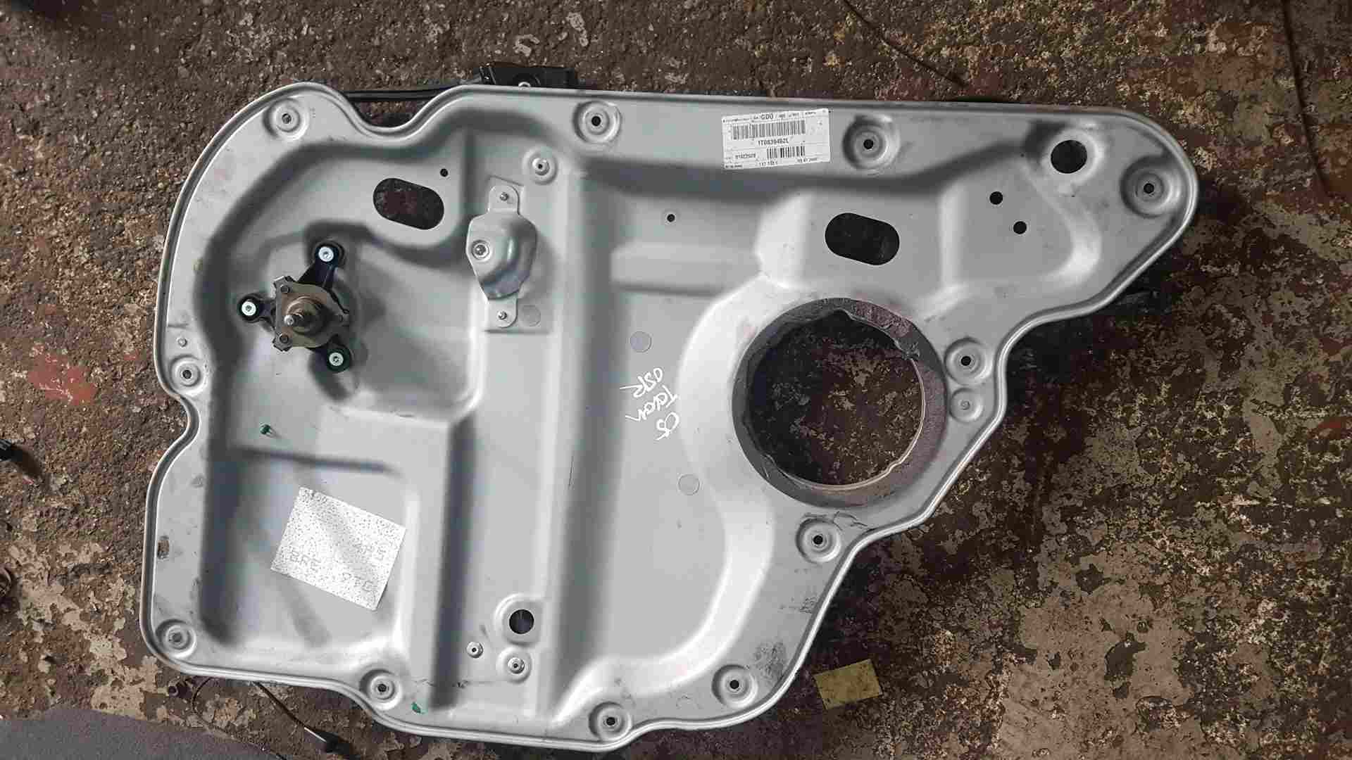 Volkswagen Touran 2006-2010 Drivers OSR Rear Window Regulator Manual