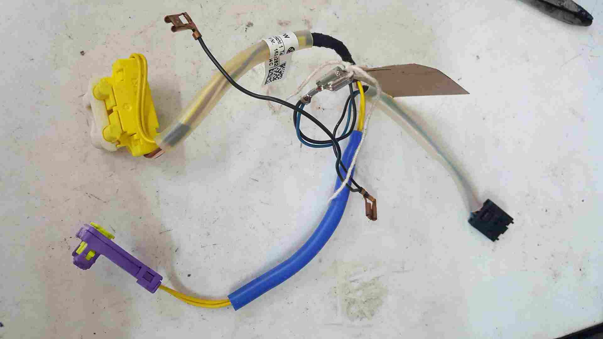 Volkswagen Touran 2006-2010 Steering Wheel Harness Loom Wire Cable 1K0971584c