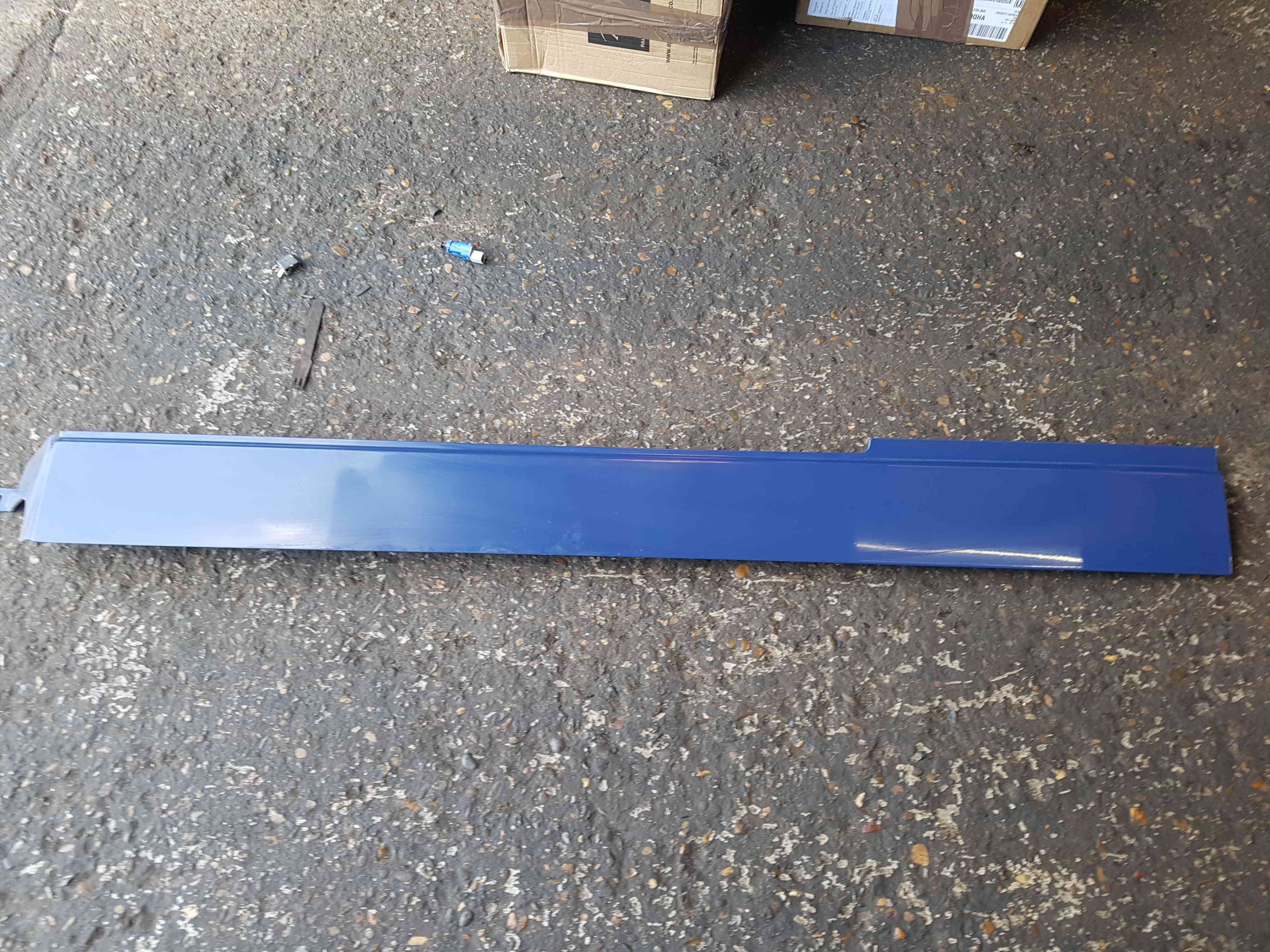 Volkswagen Transporter LWB T5 2003-2009 Drivers Os Sliding Door Rail Cover Blue
