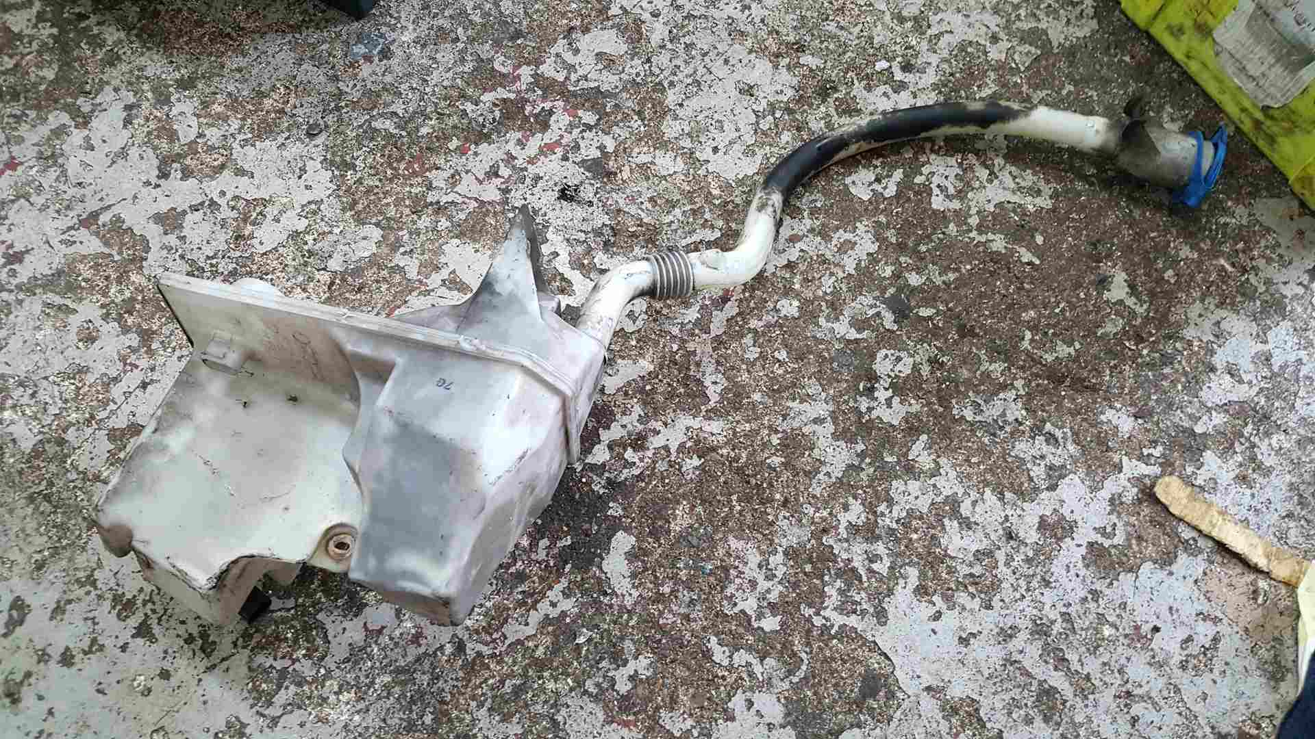 Volkswagen Transporter T5 20032009 Windscreen Washer Bottle Pump