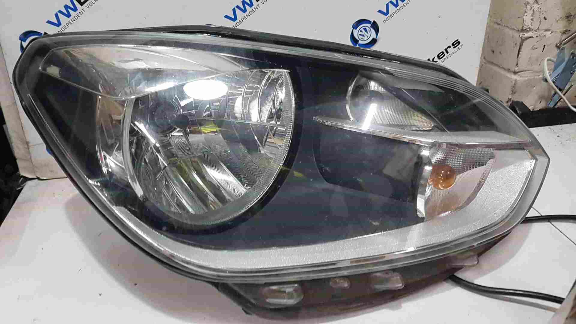 Volkswagen Up 2011-2017 Drivers OSF Front Headlight tab broken  1S2941016N