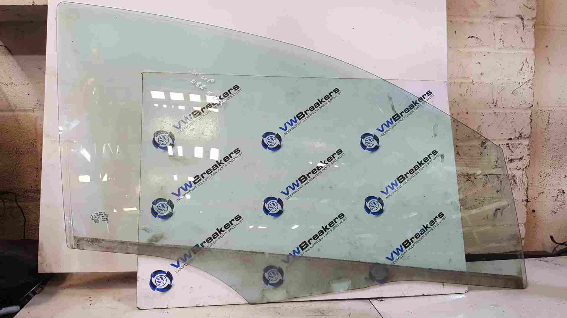 Volkswagen Up 2011-2017 OSF Window Glass Drivers Front 5 Door 43R000464