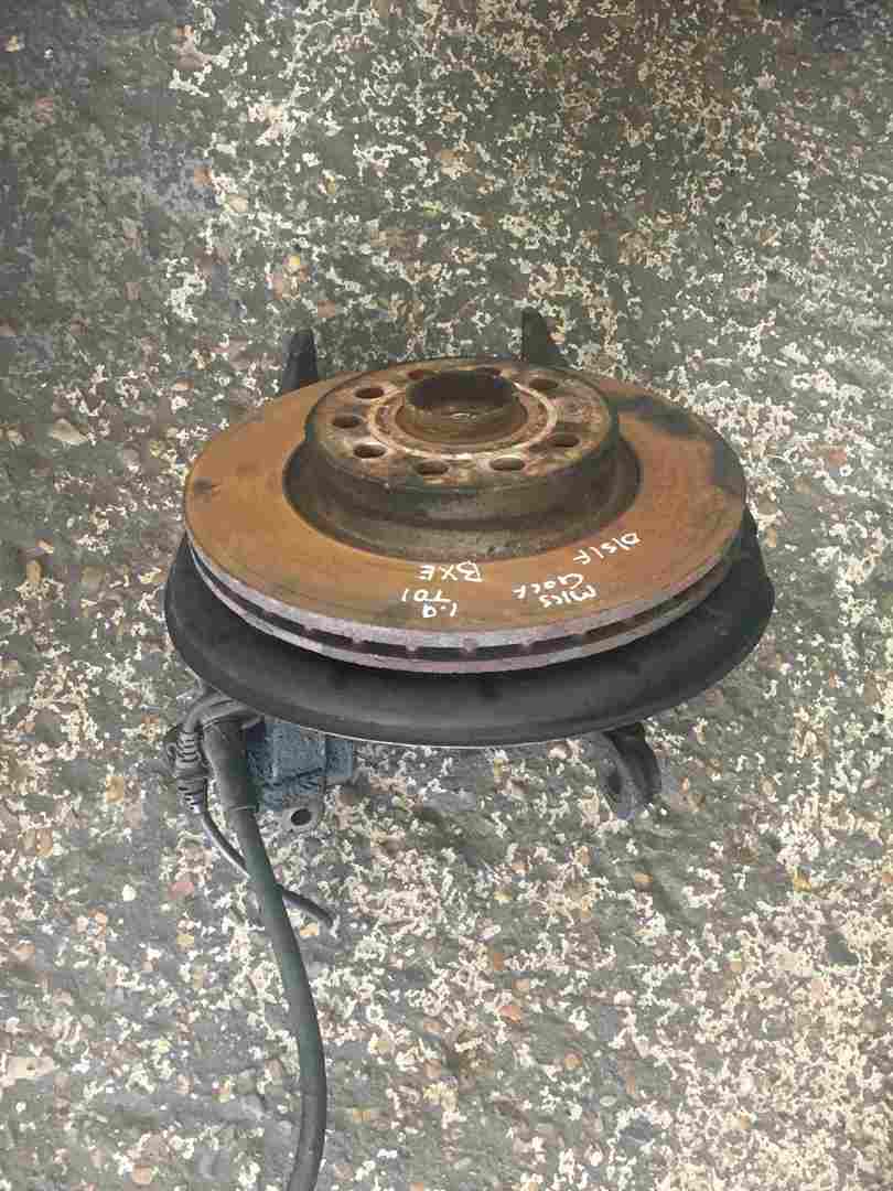 Volkswgen Golf MK5 2003-2009 1.9 TDi Drivers OSF Front Wheel Hub + Disc