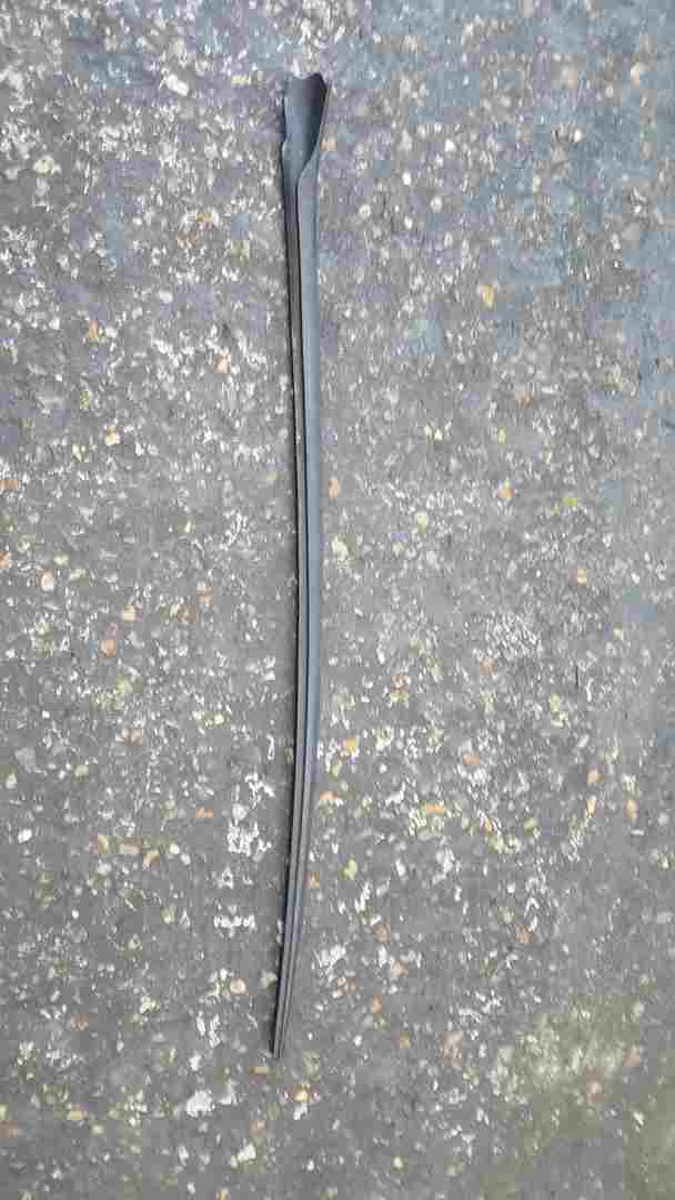 Volkswagem Golf MK6 2009-2012 Drivers OSF Front Windscreen Edge Rubber Trim