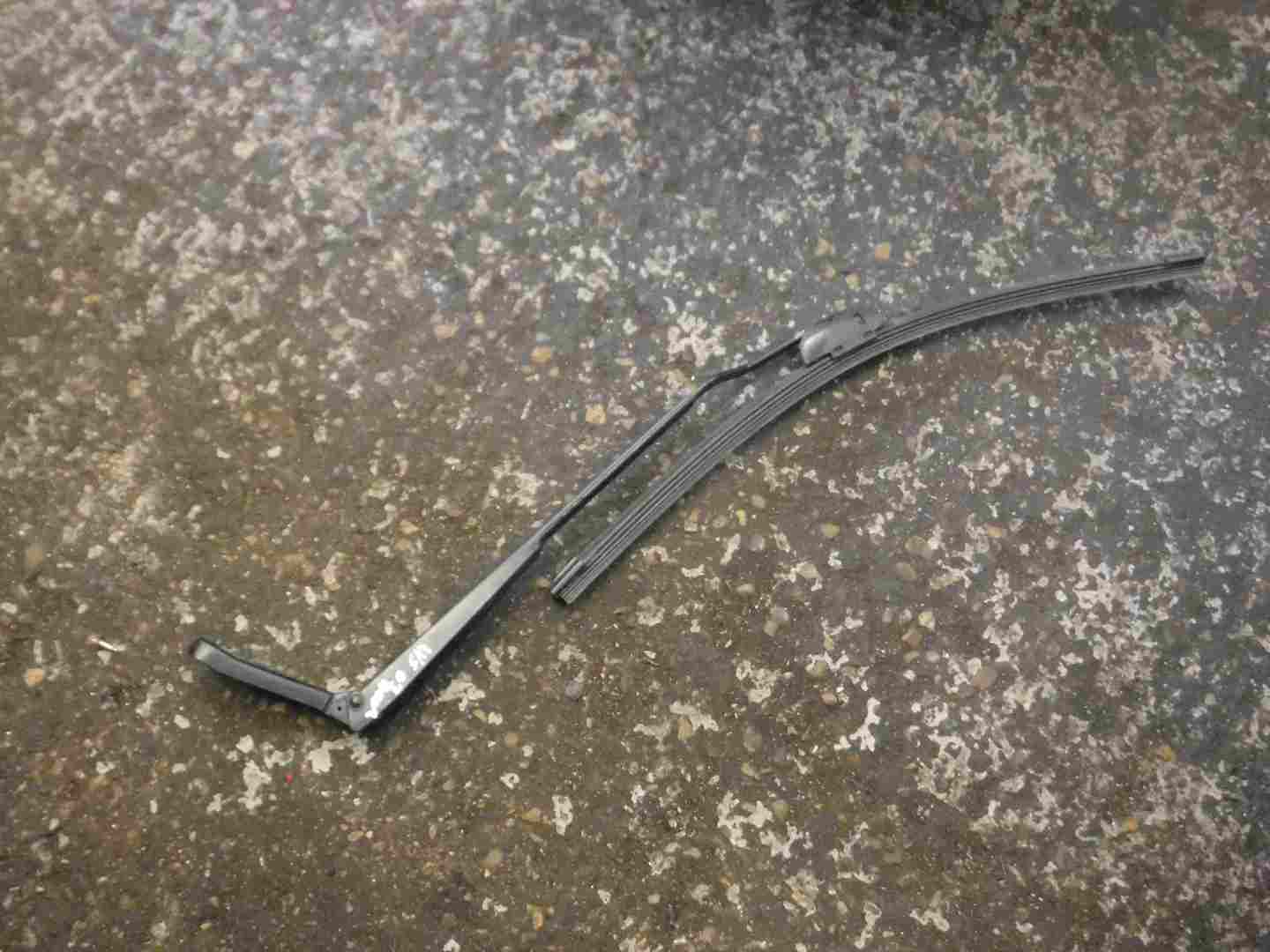 Volkswagen Beetle 1998-2006 Passenger NSF Front Wiper Arm 1c2955409a